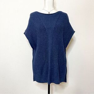 🍋 Banana Republic • Women’s Poncho Sweater w/Side Buttons Size M